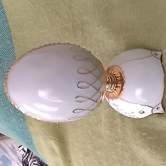 Heirloom Porcelain Musical Collection "Kitten Dreams"  Musical Egg - Picture 9 of 16